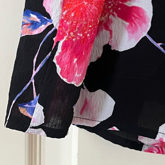 Elle Poly/Spandex Blend Floral Blouse Women’s Size Large - Picture 13 of 14